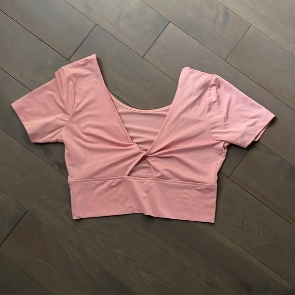 Soft pink Nike crop top size L - Picture 2 of 3